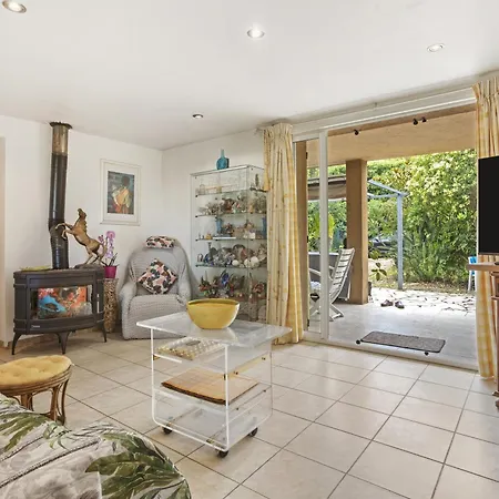 Sur La Presqu'ile De Giens Holiday home *