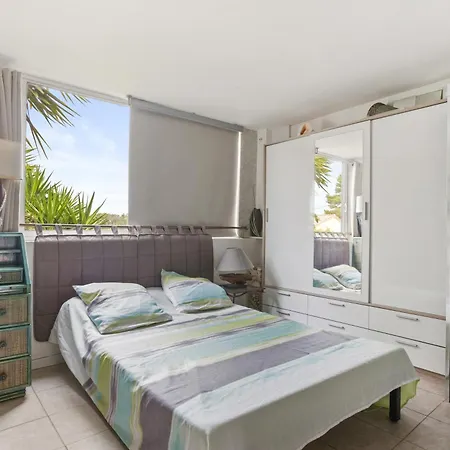 Sur La Presqu'ile De Giens Holiday home *
