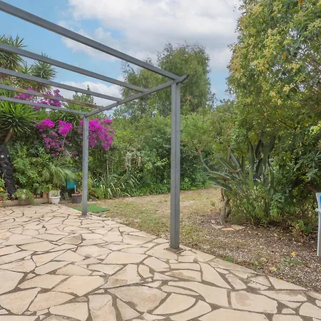 Sur La Presqu'ile De Giens Holiday home *