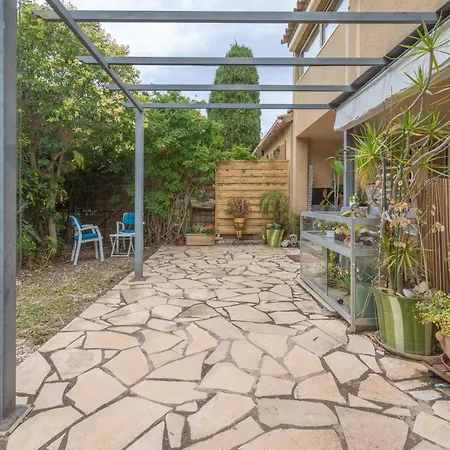 Sur La Presqu'ile De Giens Holiday home *